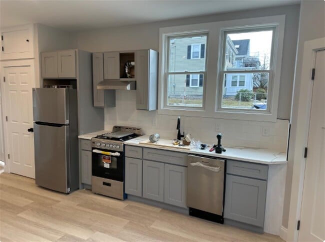 Building Photo - 105 Winthrop St