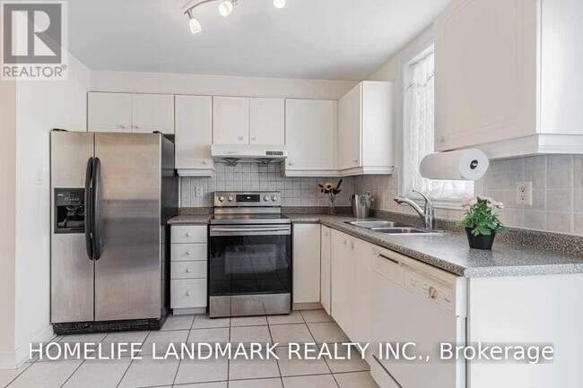 Photo du bâtiment - 66K Finch Ave W