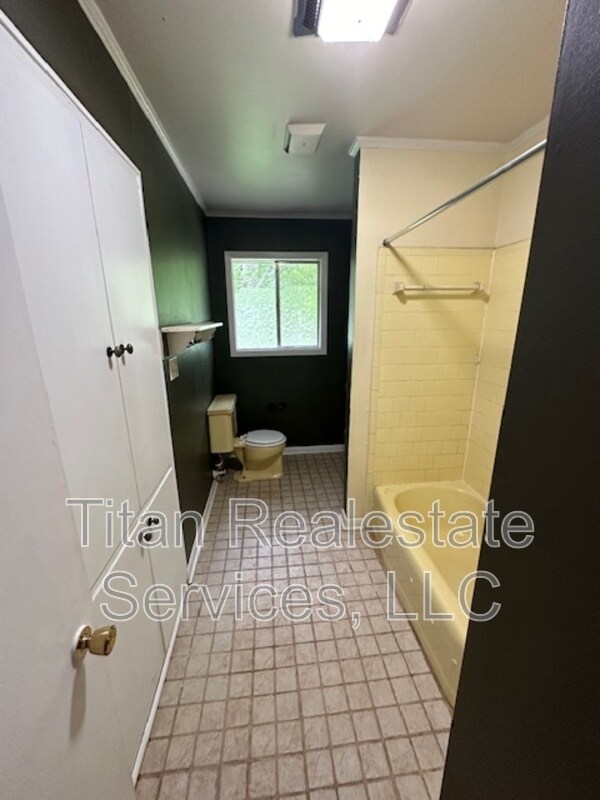 Building Photo - 317 Kim Dr