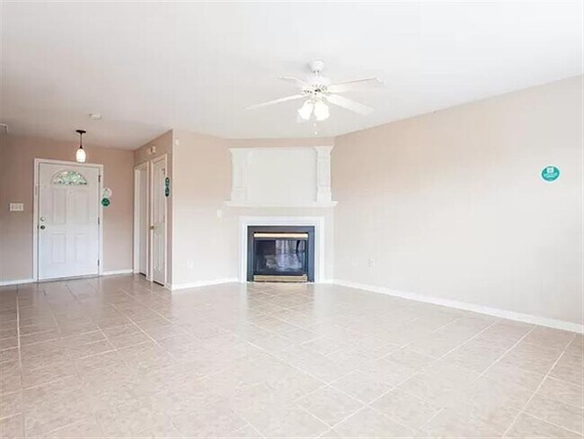 Building Photo - NICE HOME F8