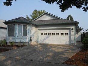 Building Photo - 163 SE Partridge Dr