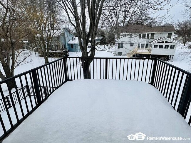 Foto del edificio - 4 bed, 3 bath Split level in EP