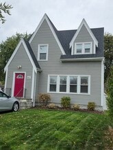 Building Photo - 457 Crossfield Rd