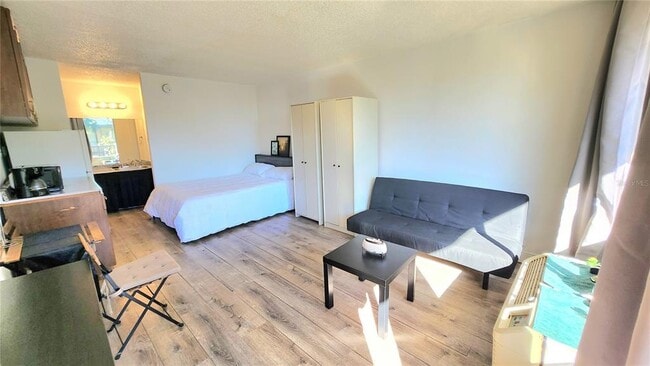 Foto del edificio - 7900 S Orange Blossom Trail