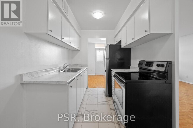 Building Photo - 111-2111 Raglan Ave