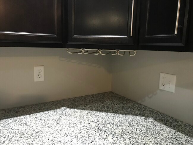 Foto del edificio - 626 S Main St