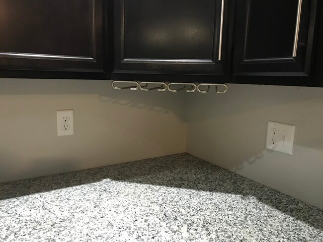 Building Photo - 626 S Main St