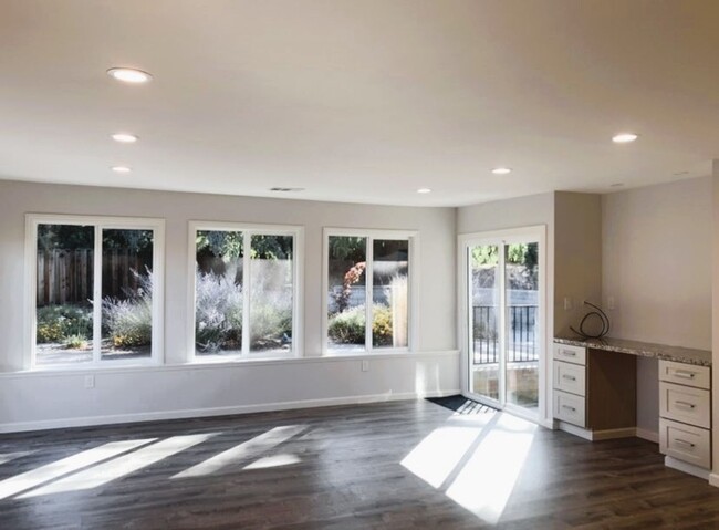 Foto del edificio - Exceptional Berryessa Hills single family ...