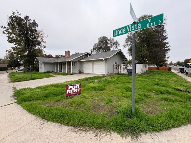 Foto del edificio - SW Visalia Home Available Now!