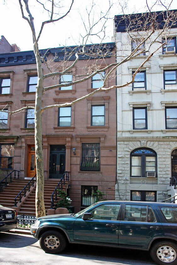 Building Photo - 52 W 84th St