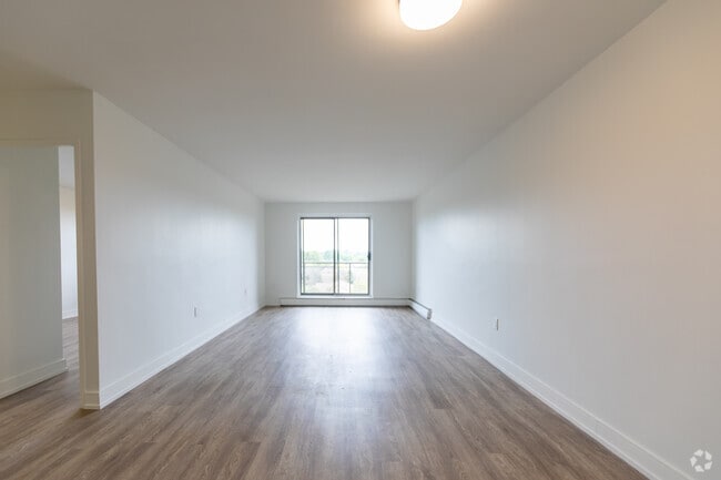 1BR, 1BA - 778SF - Living Room - 1560, 1570, 1580 Adelaide Street North