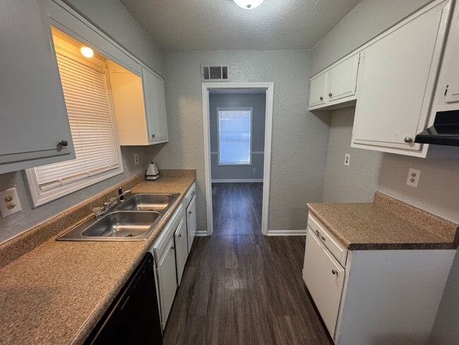 Building Photo - 3866 Castleman St