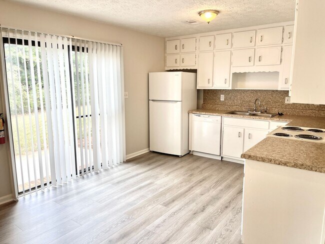 Foto del edificio - Cute & Charming 2 Bedroom / 1.5 Bathroom T...