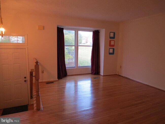 Foto del edificio - 301 Twisted Stalk Dr