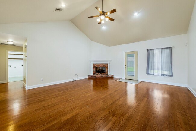 Foto del edificio - 3 BDRM HOUSE OFF ALBERTSON PKWY