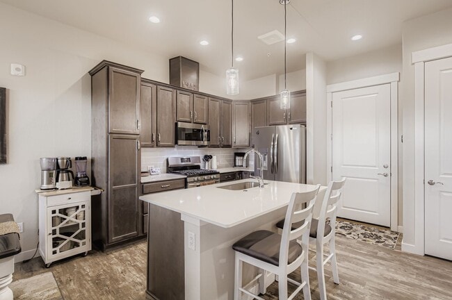 Foto del edificio - 808 Schlagel St