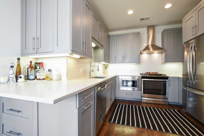 Building Photo - 5 N Oakley Blvd