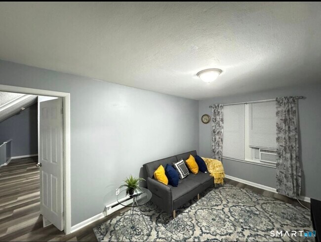 Foto del edificio - 21 Pond Lily Ave