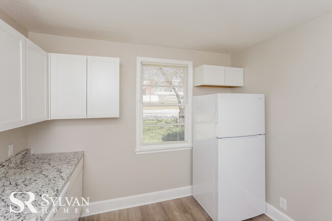 Building Photo - Beautiful 3BR 1BA