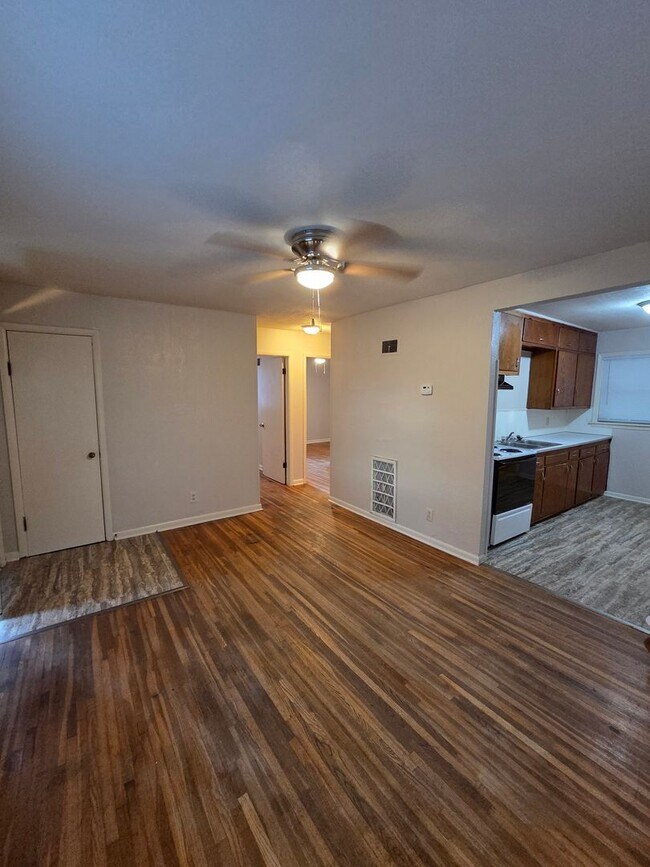Foto del edificio - 2565 N Kansas St