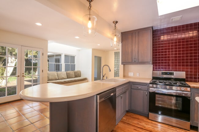 Building Photo - 10821 Cushdon Ave