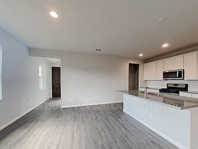 Building Photo - 315 Trailside Ln