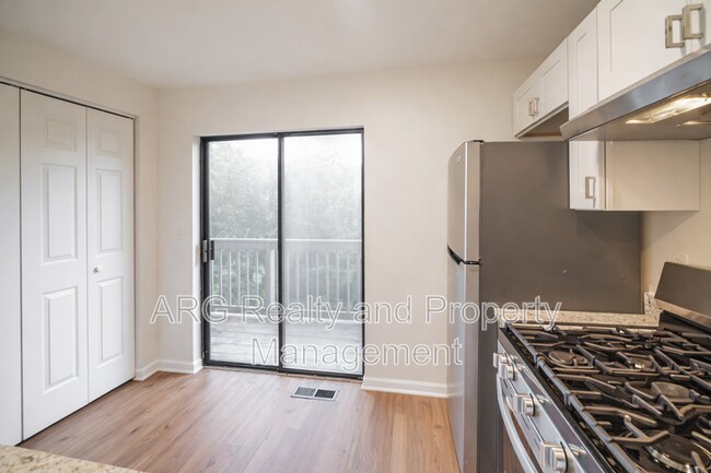 Foto del edificio - 7042 Oakhill Cir