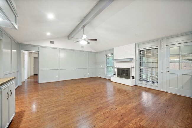Building Photo - 523 S Rivershire Dr
