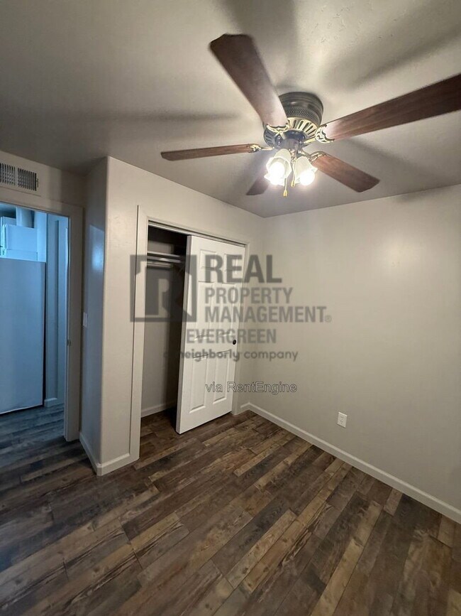 Foto del edificio - 172 N F St