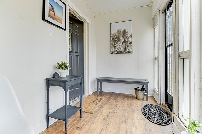 terraza acristalada / entrada - 523 E Cache La Poudre St