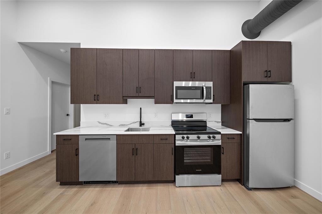 Primary Photo - 287 Hamilton St