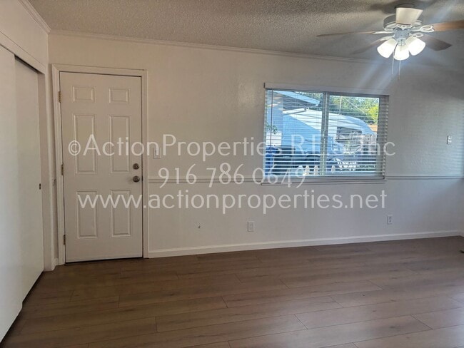 Building Photo - Clean 3 Bedroom 1 Bathroom Duplex, Large F...