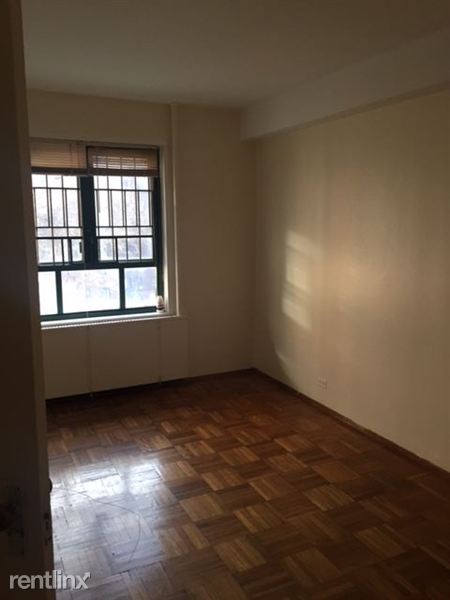 Building Photo - 1960 E Tremont Ave