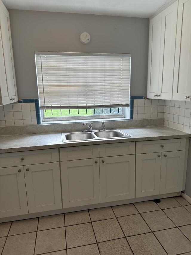 Building Photo - 3 bedroom in Jacksonville FL 32208