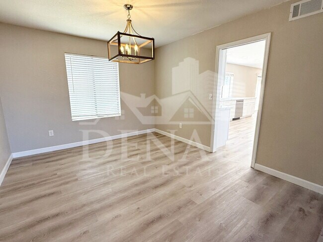 Foto del edificio - 1529 E Edgewater Dr