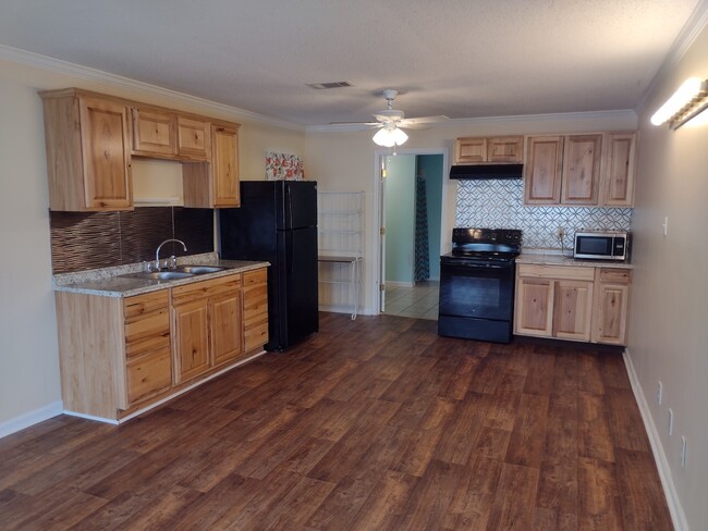 Building Photo - 1166 Peachtree Street, Unit 7