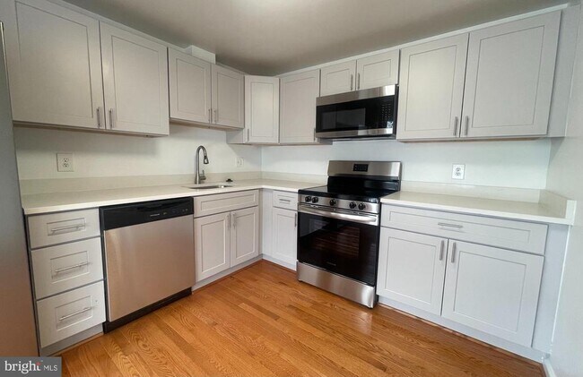 Foto del edificio - 7353 Crestleigh Cir