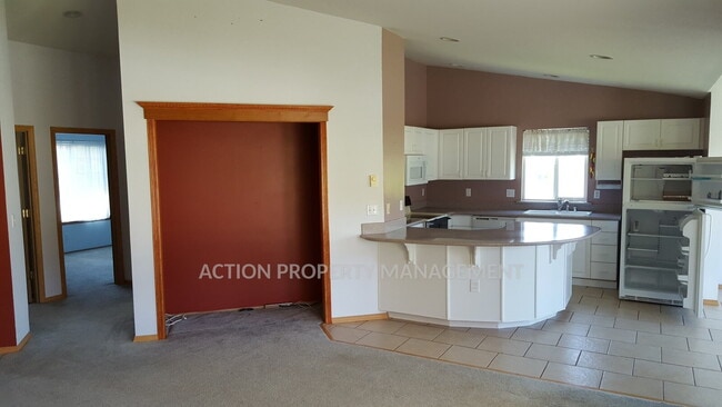 Building Photo - 221 Independence Dr
