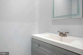 Building Photo - 8 Almanac Ct