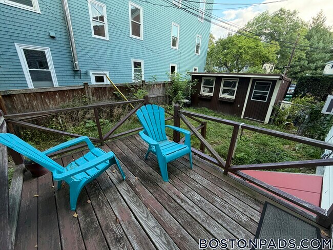 Foto del edificio - 113 Fresh Pond Pkwy