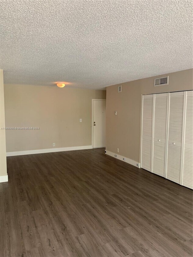 Foto principal - 4222 Inverrary Blvd