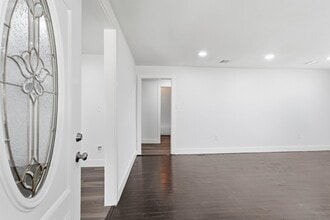 Building Photo - 2281 Des Jardines St