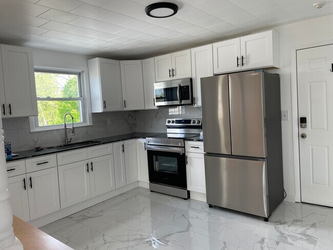 Building Photo - 65 Pardee St