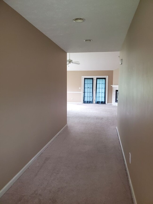 Building Photo - 3 Bedroom On Cul-de-sac, East Side Location