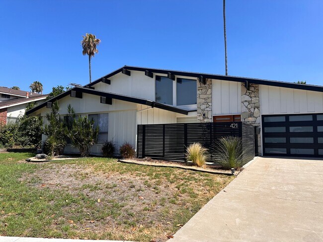 Foto del edificio - 421 Larry Ln