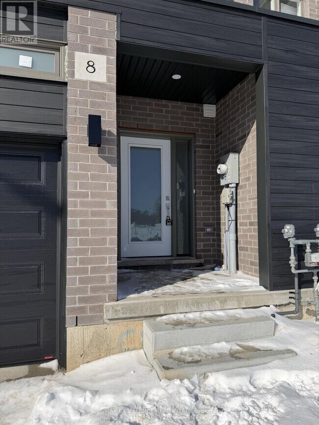 Building Photo - 8 Red Oak Cmn