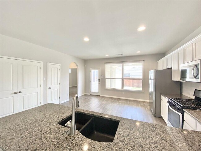 Building Photo - 532 Palmilla St