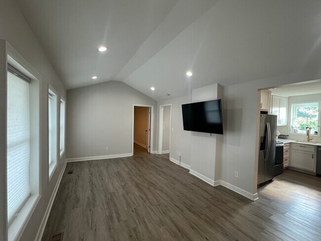 Foto del edificio - 2117 Gladstone Ave