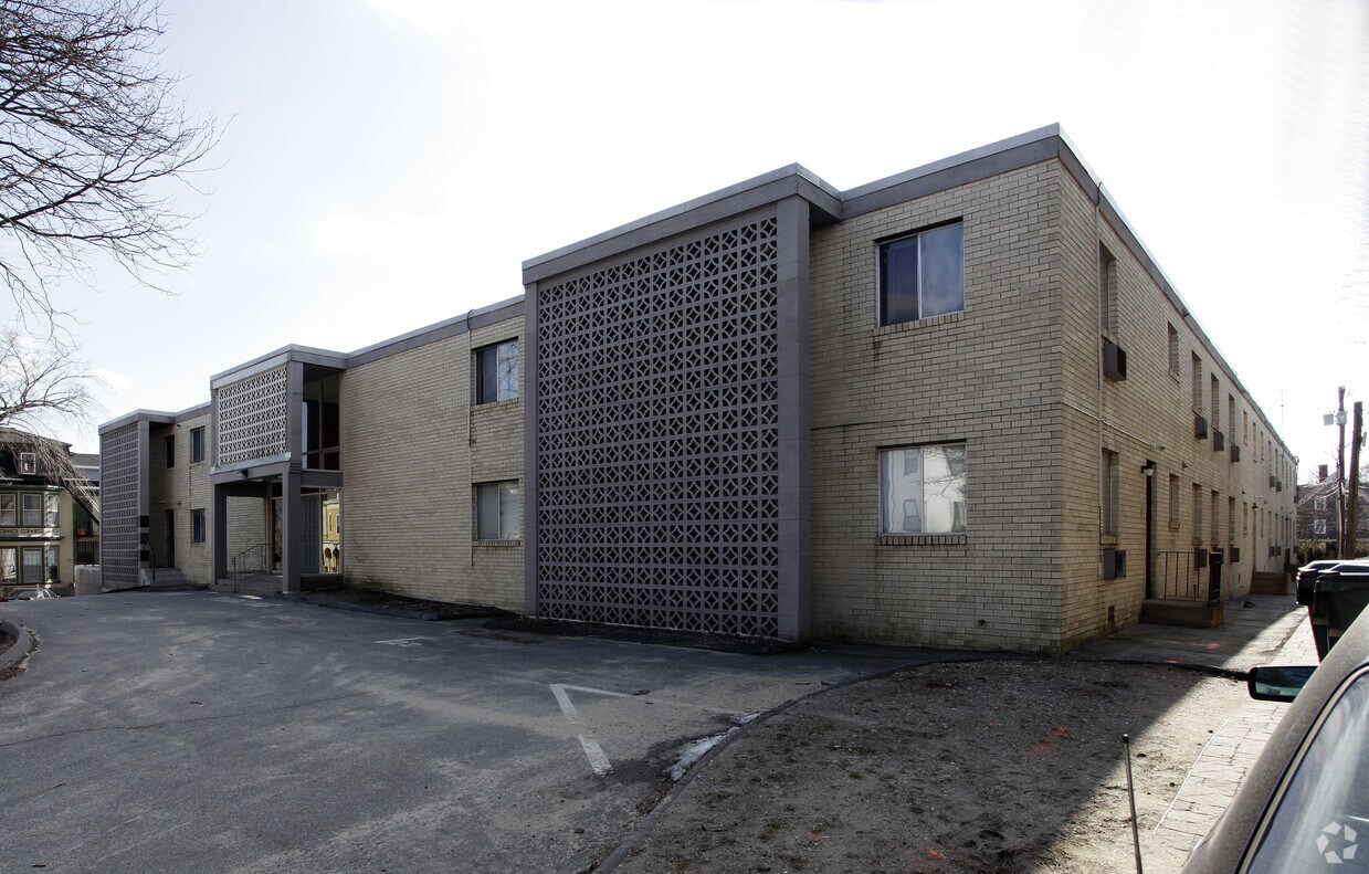 391395 Angell St, Providence, RI 02906 Apartments in Providence, RI