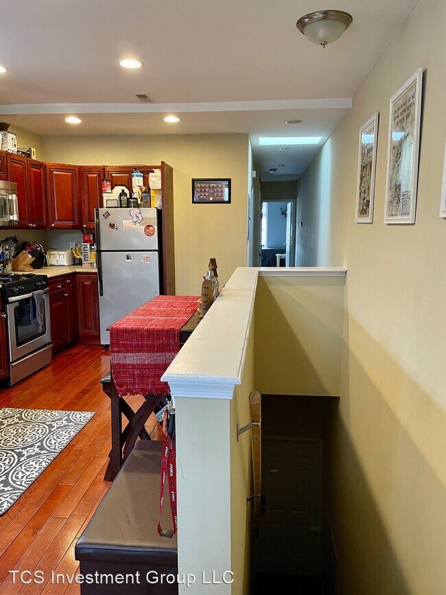 Building Photo - 2 br, 1 bath House - 1822 W Girard Ave #3